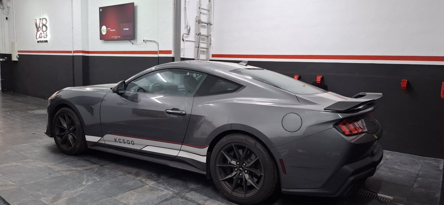 V8 CARS DETAILING: Restauración de brillo y corrección de pintura
